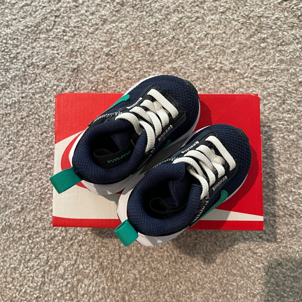 (NWT) Nike Air max intrlk lite (toddler) sz 2c